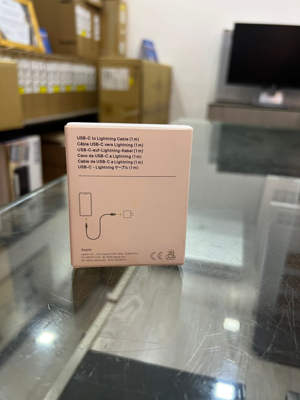 Apple USB-C to Lightning Cable 1M - Image 3